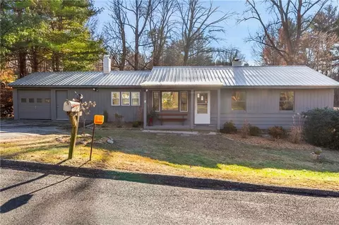 4 New High St, North Canaan, CT 06018