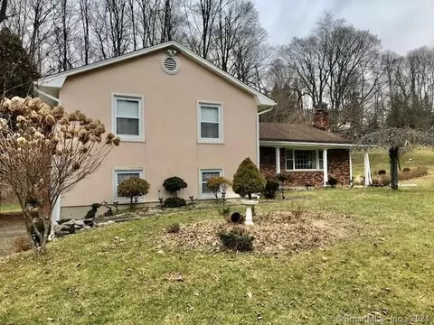 4 Buckboard Rdg, Bethel, CT 06801