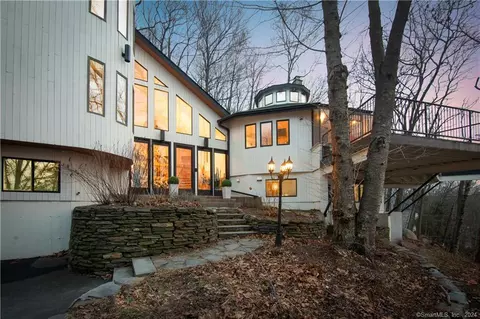 80 Mountain View Rd, Glastonbury, CT 06033