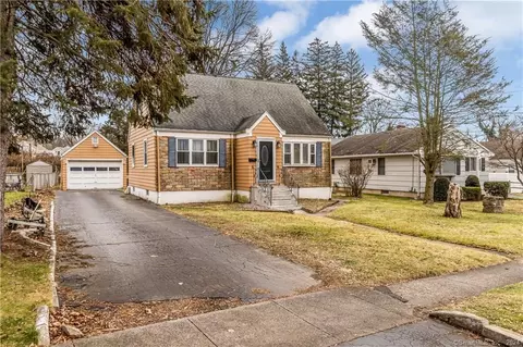 728 Huntington Rd, Stratford, CT 06614