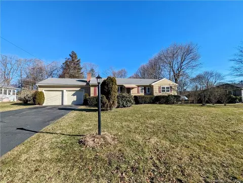 15 Valley Stream Dr, Danbury, CT 06811