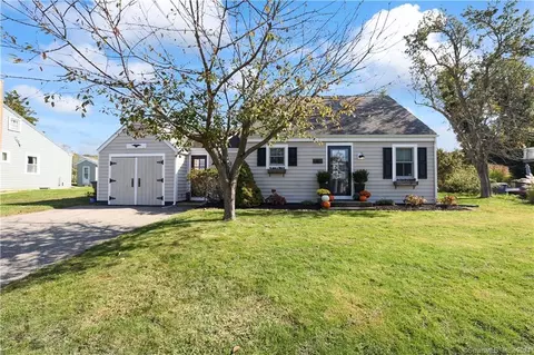 6 Indian Rock Rd, East Lyme, CT 06357