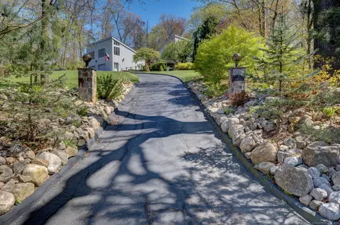 8 Woodland Ln, Berlin, CT 06037