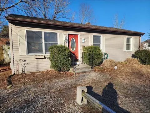 7 Ventura Dr, Brooklyn, CT 06234