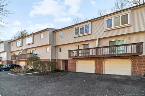 24 Huntington Hts #24, Shelton, CT 06484