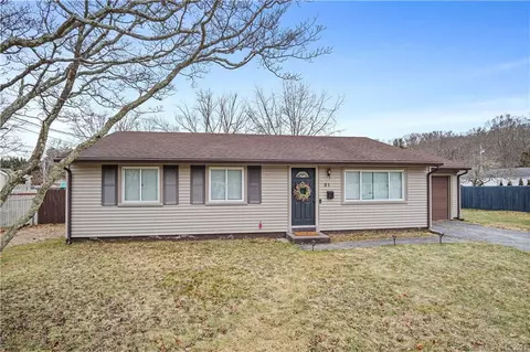 51 Meryl Ct, Groton, CT 06340