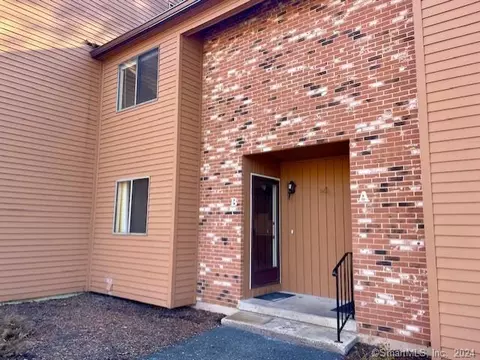 150 Burritt St #6B, Plantsville, CT 06479