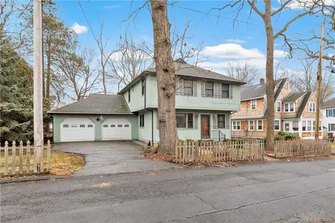 22 8th Ave, Milford, CT 06460