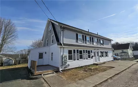 21 S 4th Ave, Taftville, CT 06380