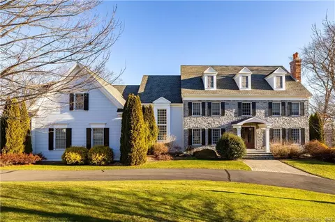 10 Stockbridge Dr, Avon, CT 06001