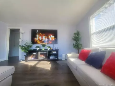 50 Yale St, Stratford, CT 06615