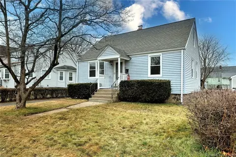 94 Chelsea St, Stratford, CT 06615