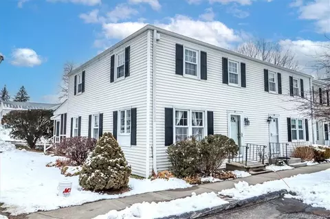 31 Tapping Reeve Vlg #31, Litchfield, CT 06759