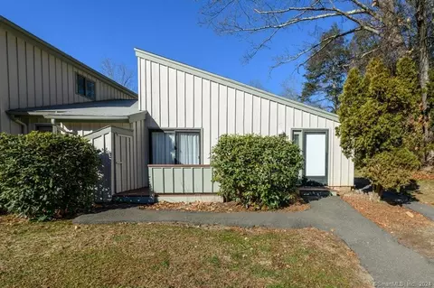 26 Wauwinet Ct #26, Guilford, CT 06437