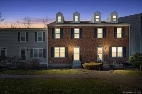 31 Newbury Ln #31, Wallingford, CT 06492