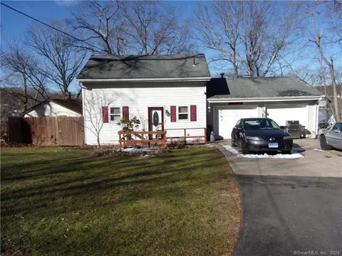 8 Overlook Ter, Plymouth, CT 06786