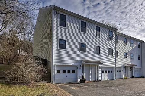 122 Aspetuck Vlg #122, New Milford, CT 06776