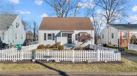 21 Honor Rd, West Haven, CT 06516