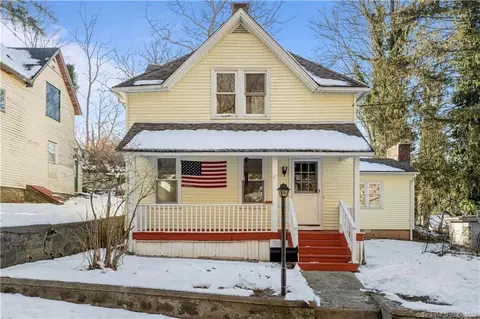 67 Spruce St, Norwich, CT 06360