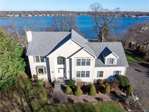 22 Island Heights Dr, Stamford, CT 06902