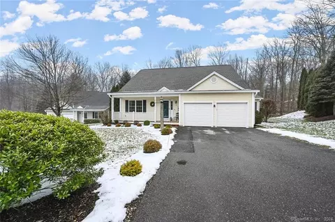 346 Spruce Hill Dr #346, Oxford, CT 06478