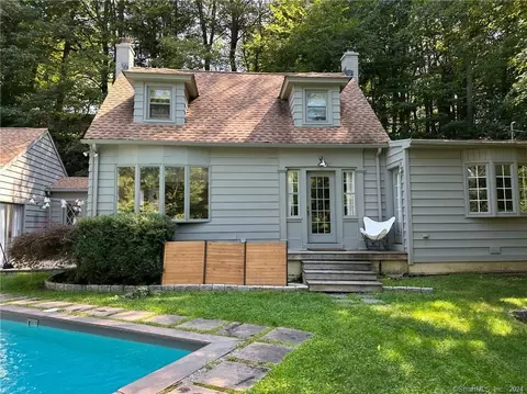 24 Steinmann Ave, Middlebury, CT 06762