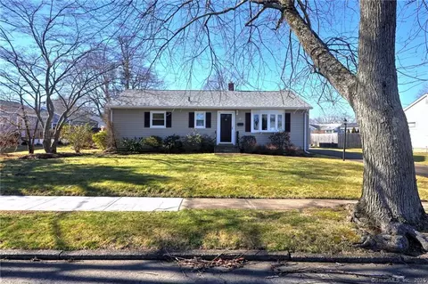 12 Cedar Spring Rd, Milford, CT 06460