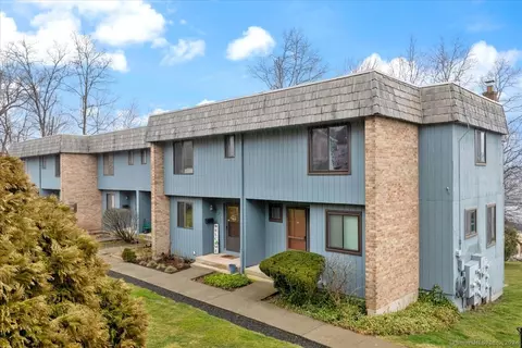 27 Magnolia Hill Ct #27, Cromwell, CT 06416