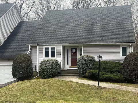 110 Paugassett Ln #110, Shelton, CT 06484
