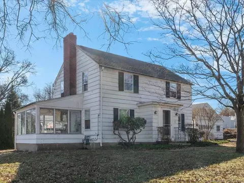 91 Thornberg St, Stratford, CT 06614