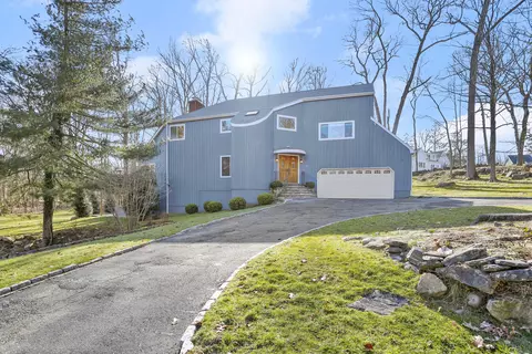 47 Ledge Brook Rd, Stamford, CT 06903