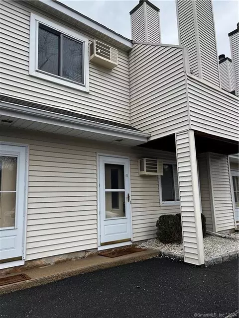 2 Jeanette Rd #61, Danbury, CT 06811