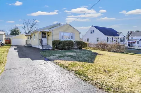 35 Collins St, Stratford, CT 06614