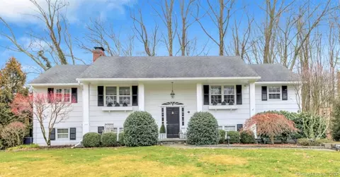 71 Rangely Dr, Trumbull, CT 06611