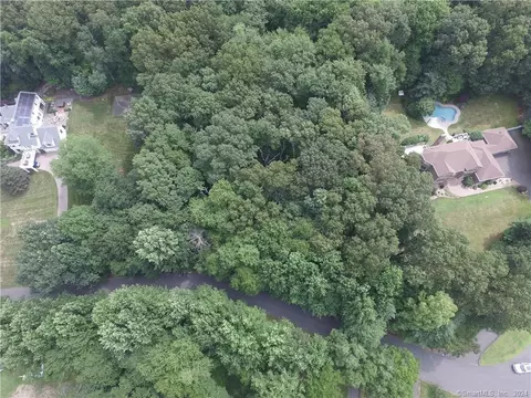 39 Saddle Ridge Rd, Glastonbury, CT 06033