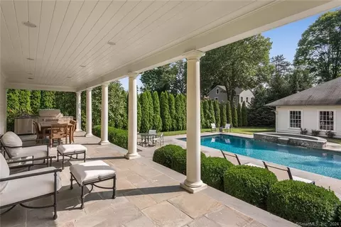 931 Old Post Rd, Fairfield, CT 06824