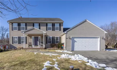 10 Brook Pasture Ln, Granby, CT 06035