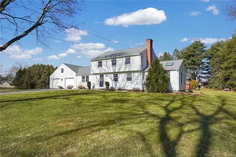 24 Bradford Ln, Somers, CT 06071