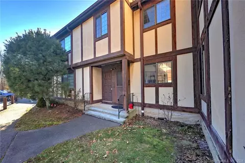 576 Swanson Cres #576, Milford, CT 06461