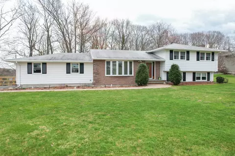 44 Country Hills Rd, Hamden, CT 06514