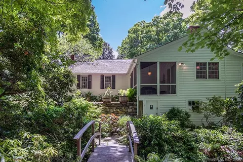 15 Lake Lillinonah Rd N, Bridgewater, CT 06752