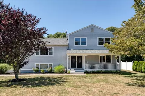 8 Robin Hill Rd, Waterford, CT 06385