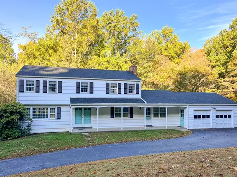 72 Mariner Cir, Trumbull, CT 06611