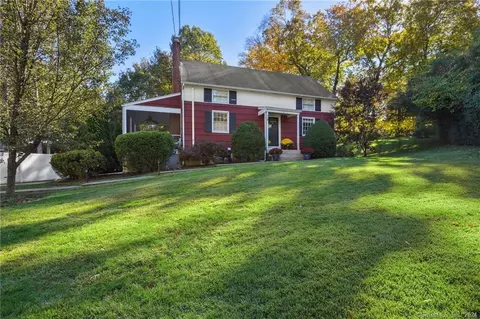 8 Olive Ln, Norwalk, CT 06854