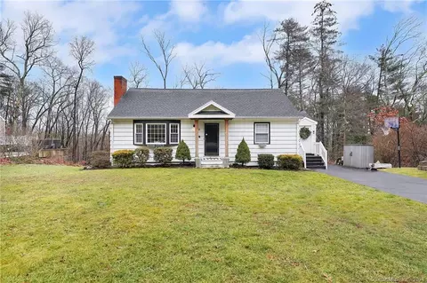 19 Trailsend Dr, Canton, CT 06019