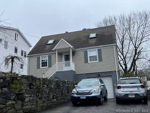 71 Coolidge Ave, Stamford, CT 06906