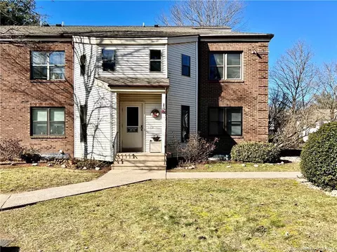 30 Wellington Dr #30, Farmington, CT 06032