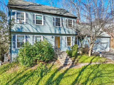 444 Northwood Dr, Guilford, CT 06437