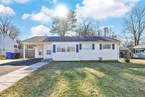 51 Broadleaf Ln, Enfield, CT 06082