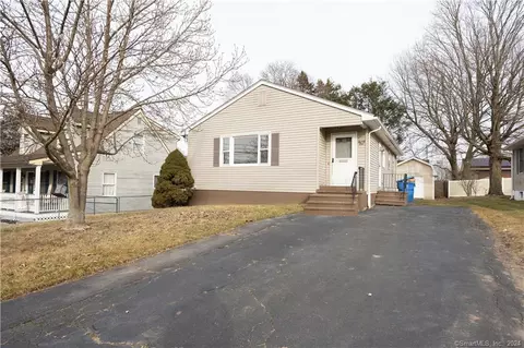 21 Ridgewood St, Bristol, CT 06010
